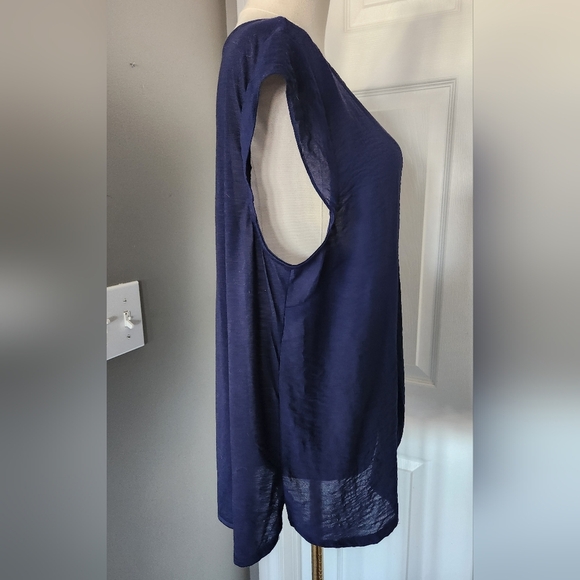 H&M lightweight Navy top - Picture 7 of 8